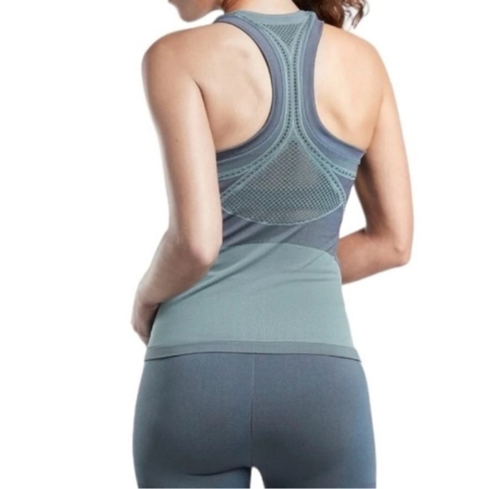 Athleta Womens legend shine athletic tanks
NWT
size 2X